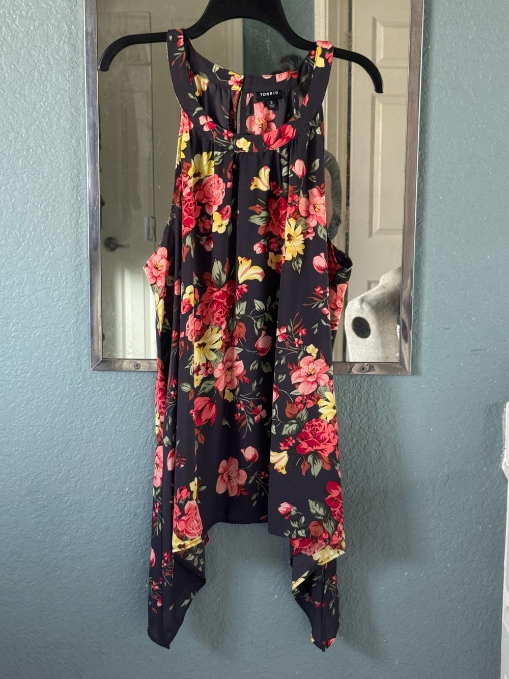 NWOT Torrid Georgette Black Floral Hanky Hem Tank Top Size 2